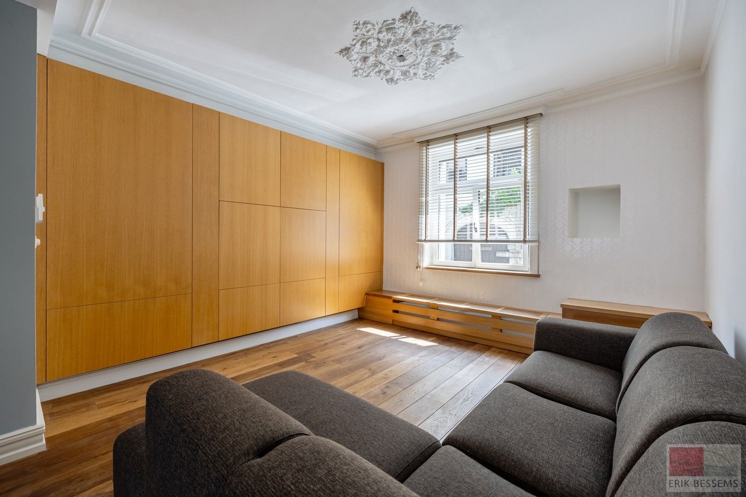 Licht op te frissen woning met drie slaapkamers, gelegen in een gezellige woonomgeving. foto 12