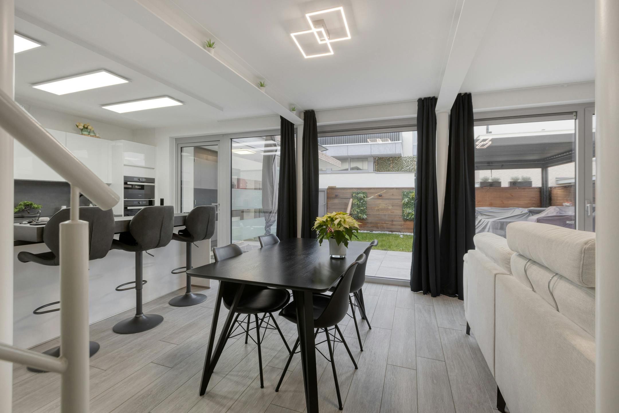 Energiezuinige woning met tuintje te koop in Maasmechelen foto 4