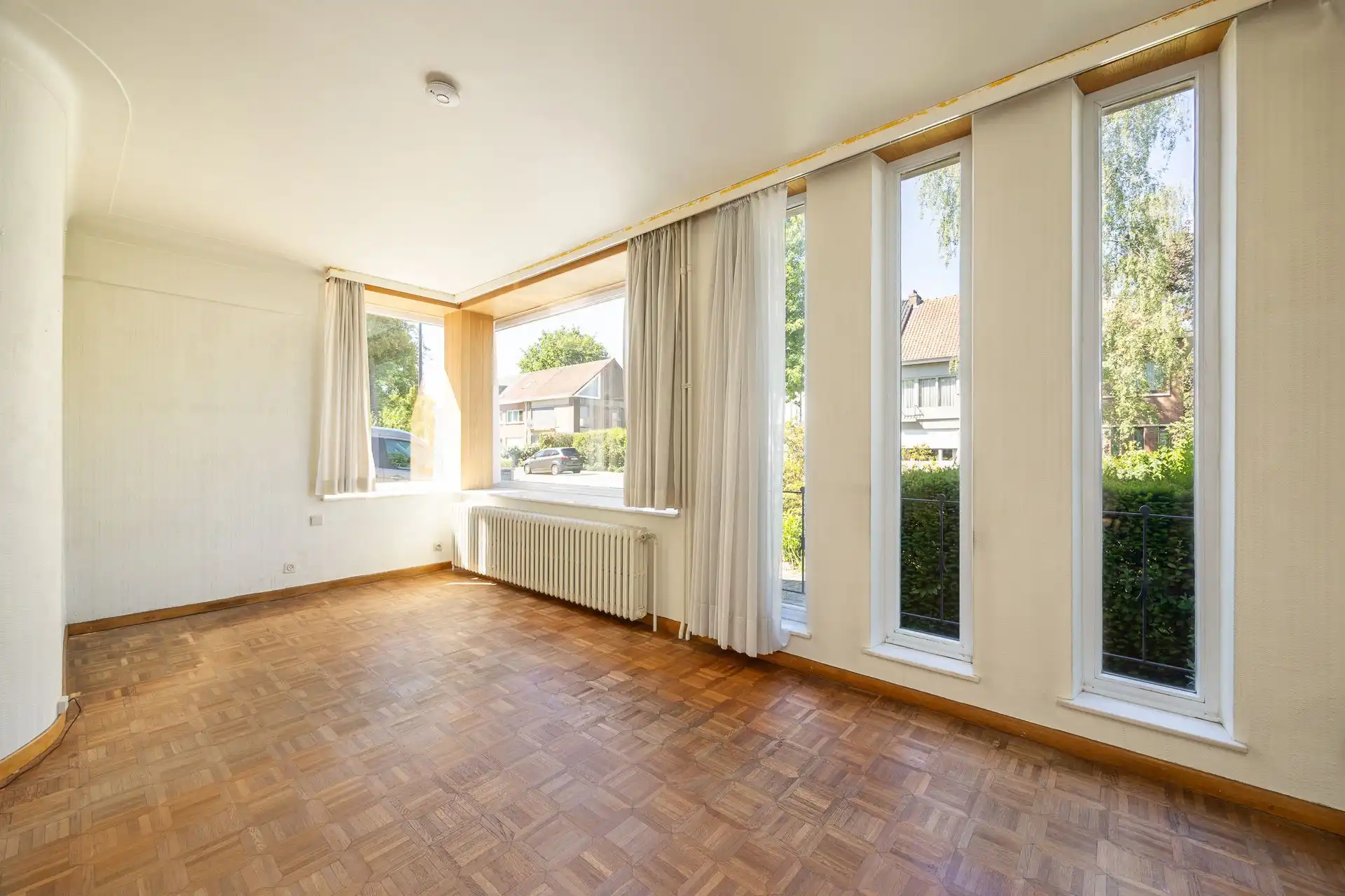 Ruime halfopen bebouwing met garage en zonnige tuin foto 10