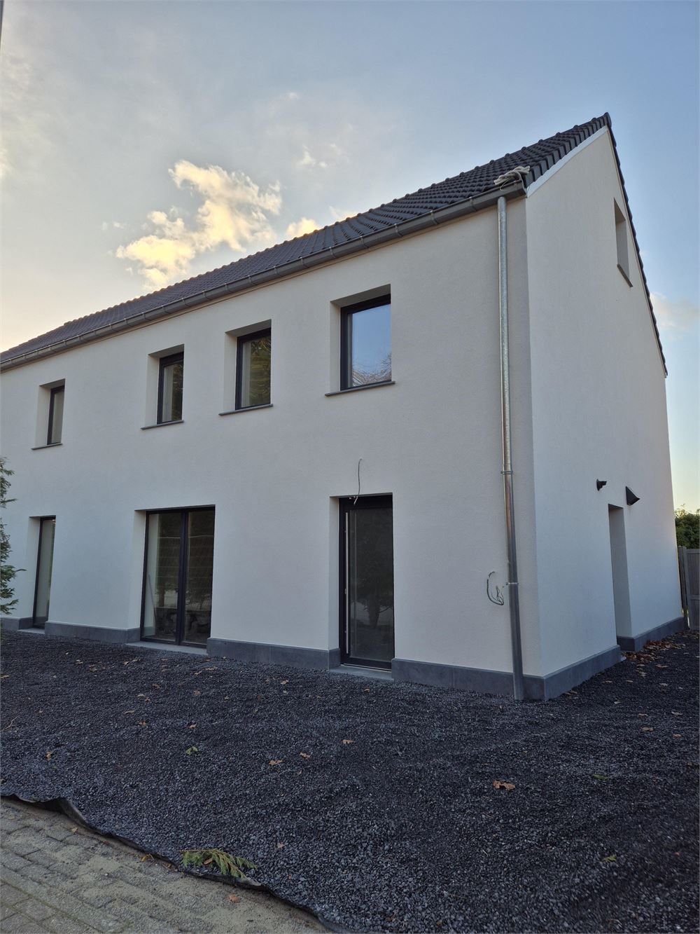 Leuke gerenoveerde woning met 4 slaapkamers en tuin foto 3