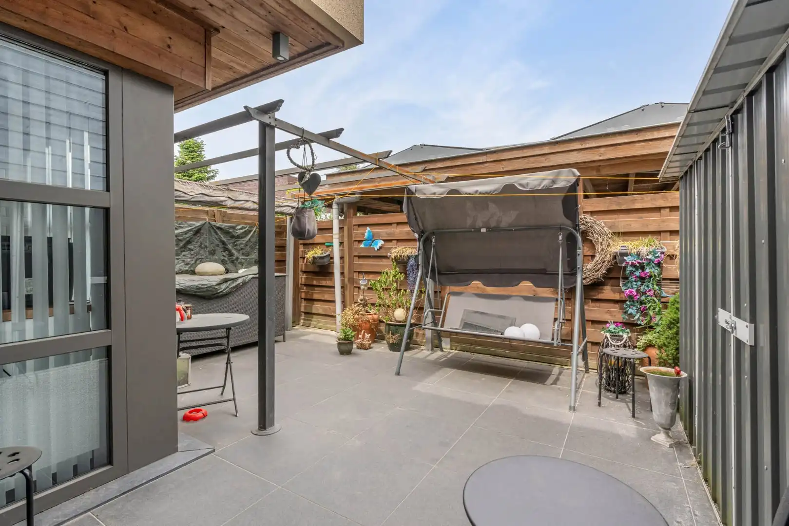 Gelijkvloers INVESTERINGSAPPARTEMENT vlakbij centrum met fraai terras en autostandplaats. foto 16