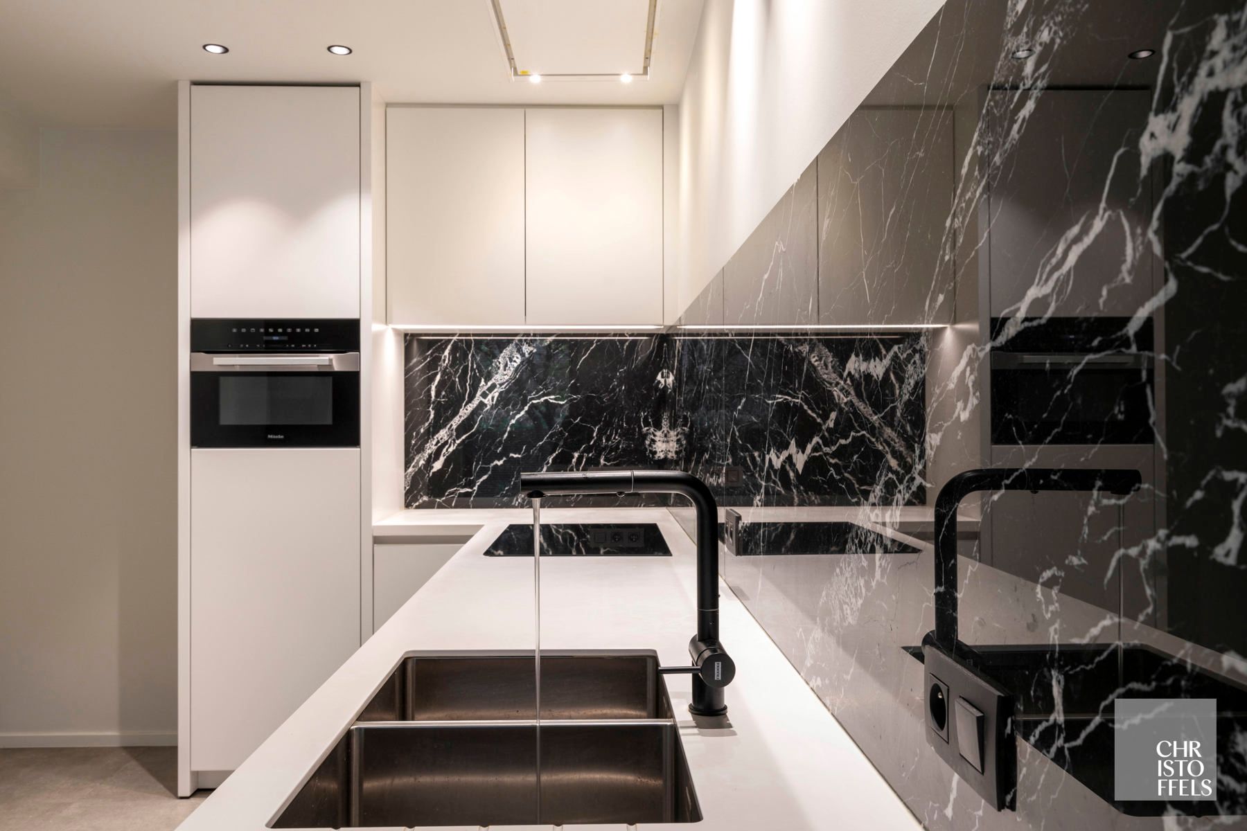 Exclusief villa-appartement (183m²) met privé tuin gelegen in een afgesloten park met buitenzwembad. foto 15