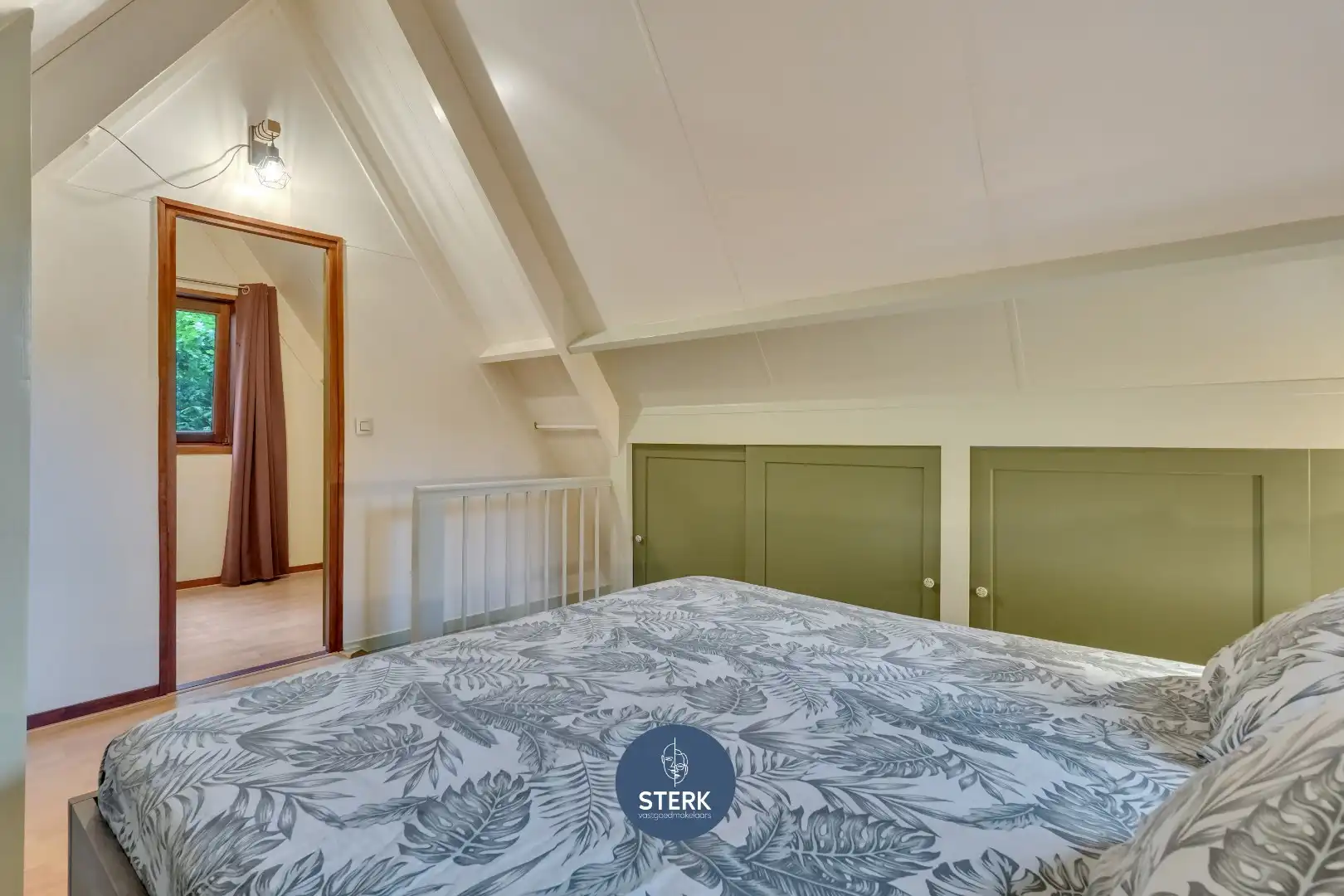 SFEERVOLLE VAKANTIEWONING INCL. INBOEDEL EN RUIME TUIN OP SONNEVIJVER !  foto 11