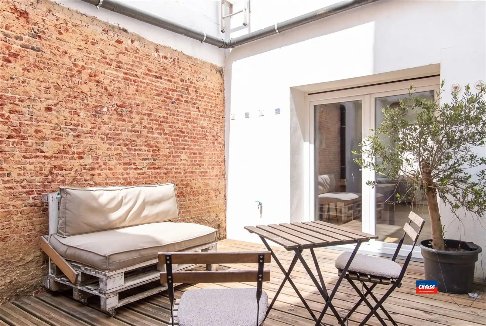 Gerenoveerd gelijkvloersappartement met stadstuin in het historisch centrum  foto 8