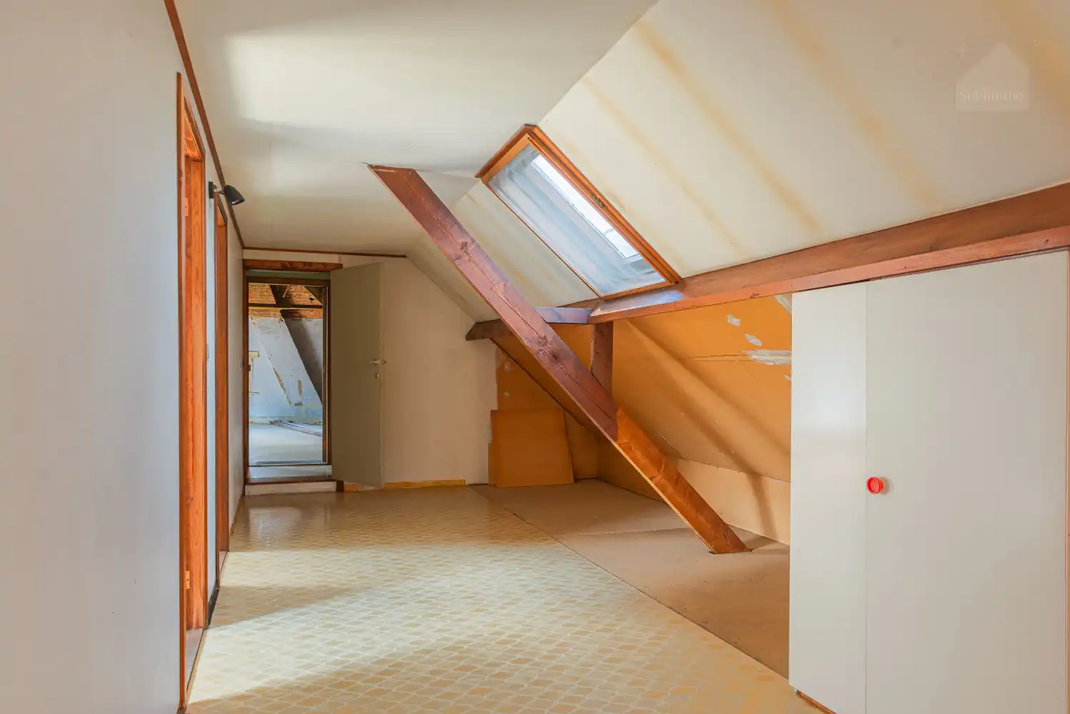 Charmante woning met 6 slaapkamers, garage en gezellige tuin op 695 m² foto 28