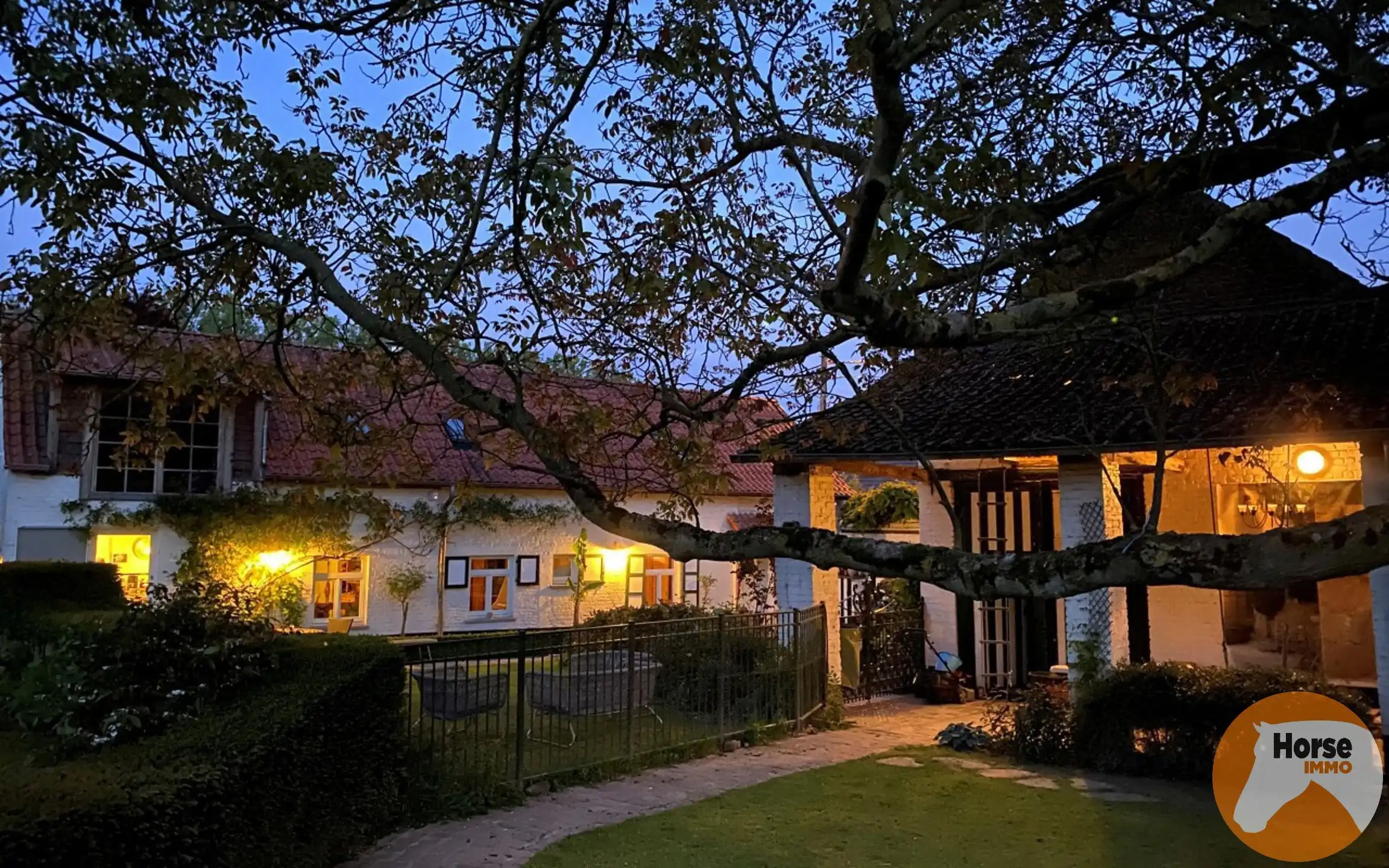 HALLE – Charmante woning met stallen op 1,15ha aan Hallerbos foto 3