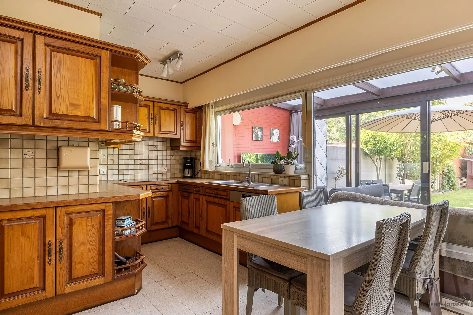 Woning met 3 slaapkamers, garage en gezellige tuin foto 3
