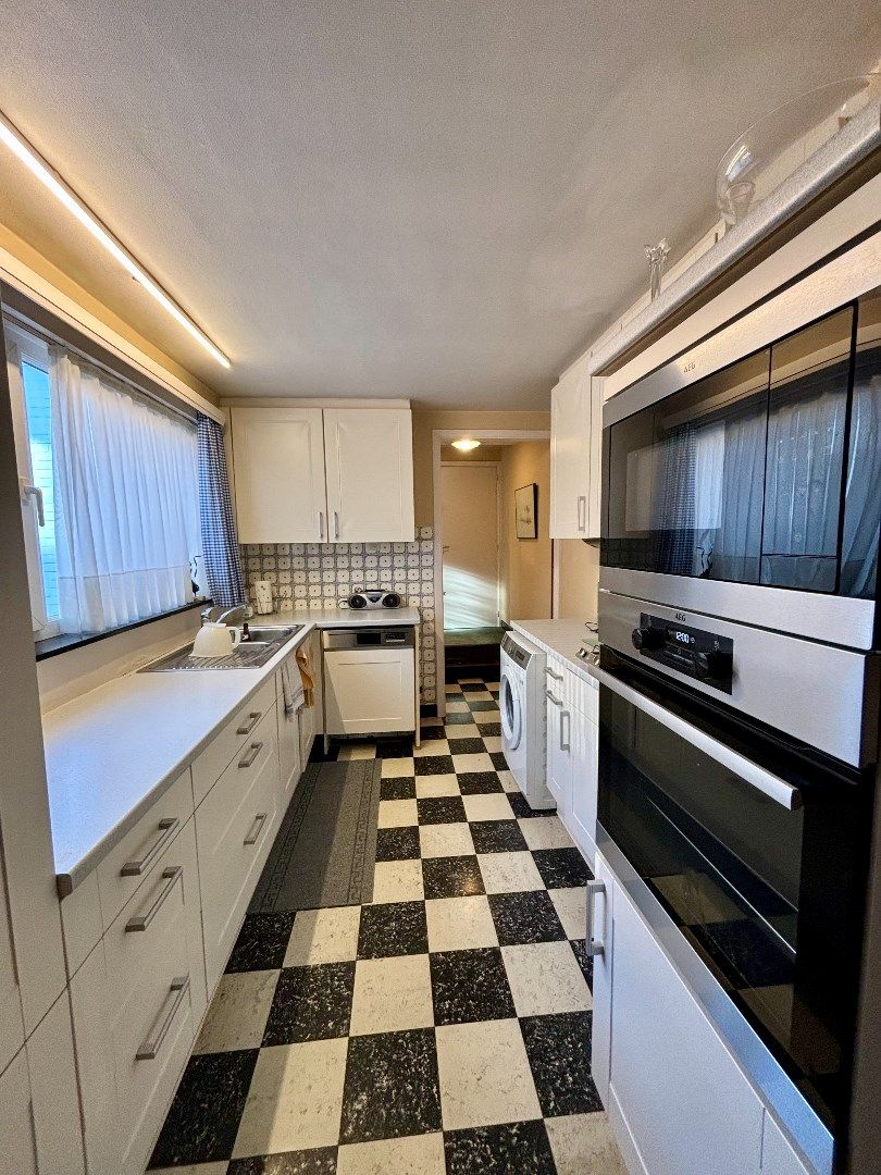 Goed onderhouden half open woning met 3 slpks, tuin en garage. foto 9