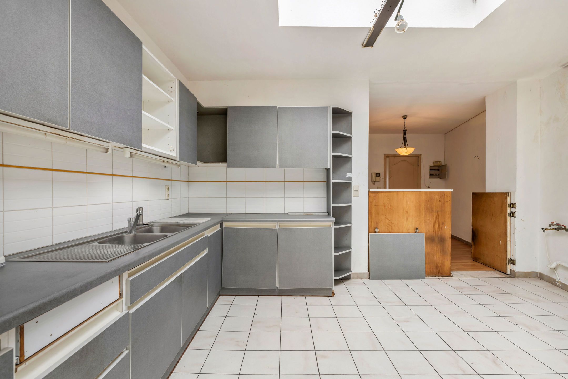 Wel gelegen commerciële ruimte en duplex appartement met tuin foto 9