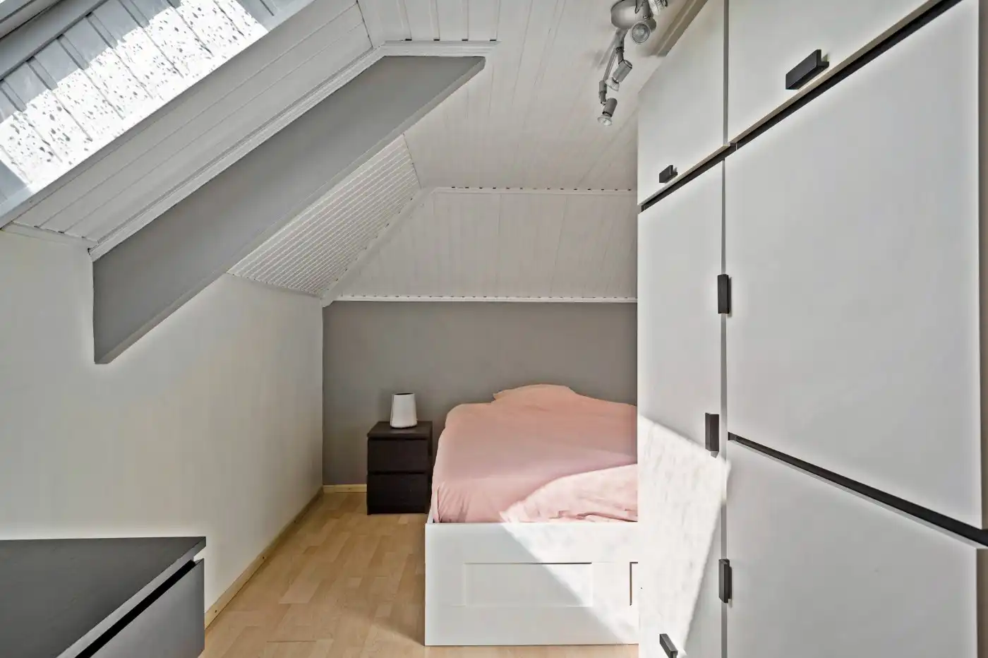 Instapklare, vrijstaande woning met 4 slpk., garage en grote tuin foto 24