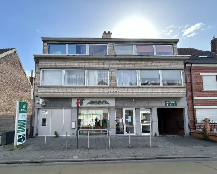 Instapklare kantoorruimte van 120 m² met 4 parkeerplaatsen te Gent foto {{pictureIndex}}