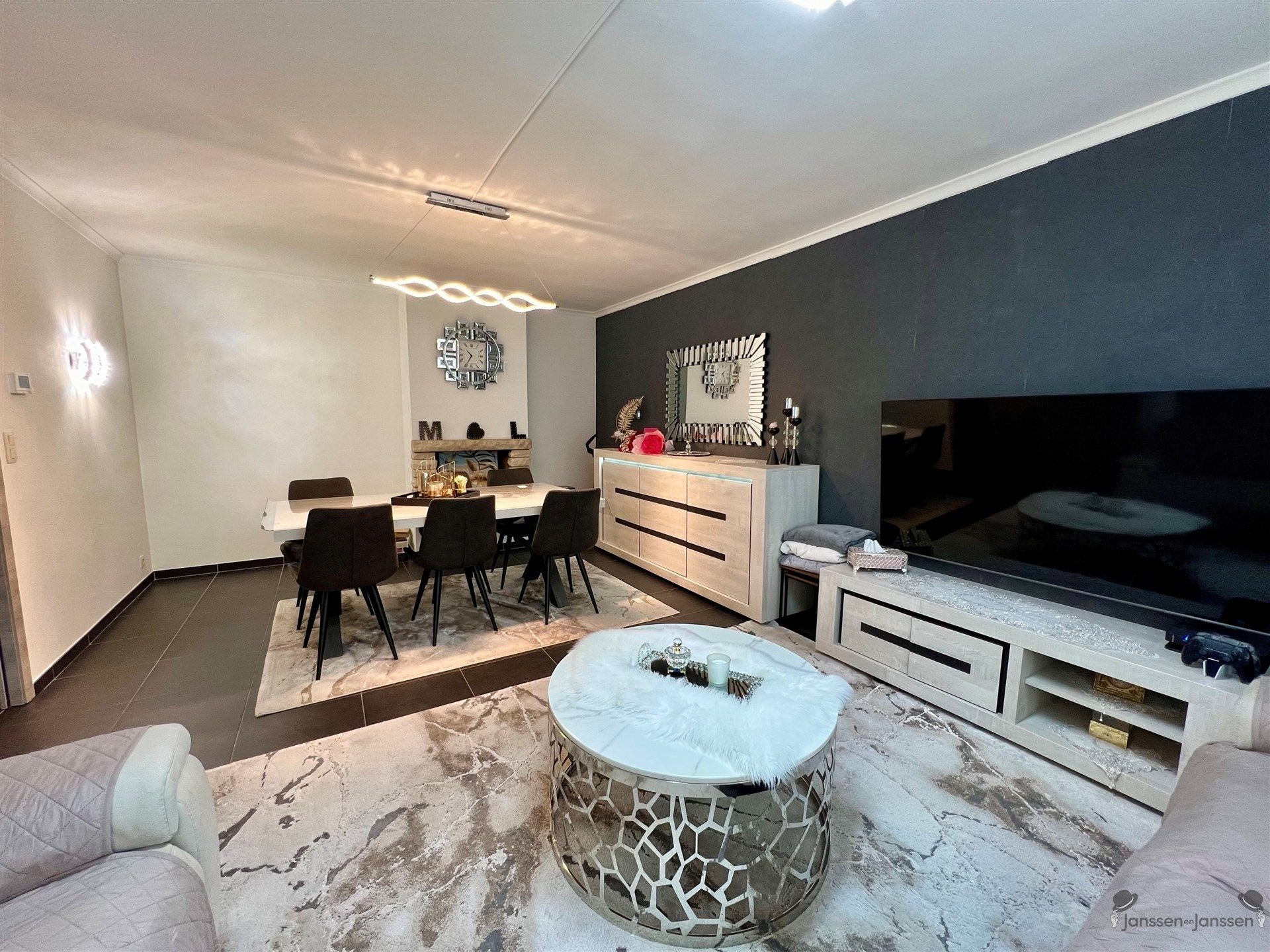 2 slaapkamer appartement met garage foto 2