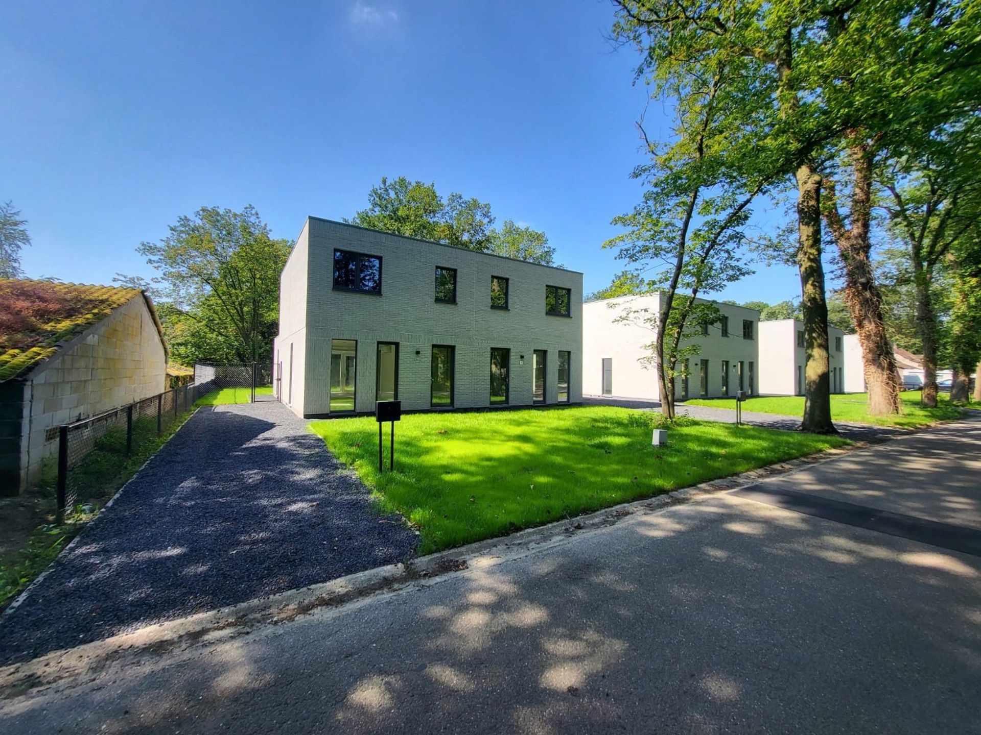 Halfopen energiezuinige gezinswoning - Ideale investering! foto {{pictureIndex}}