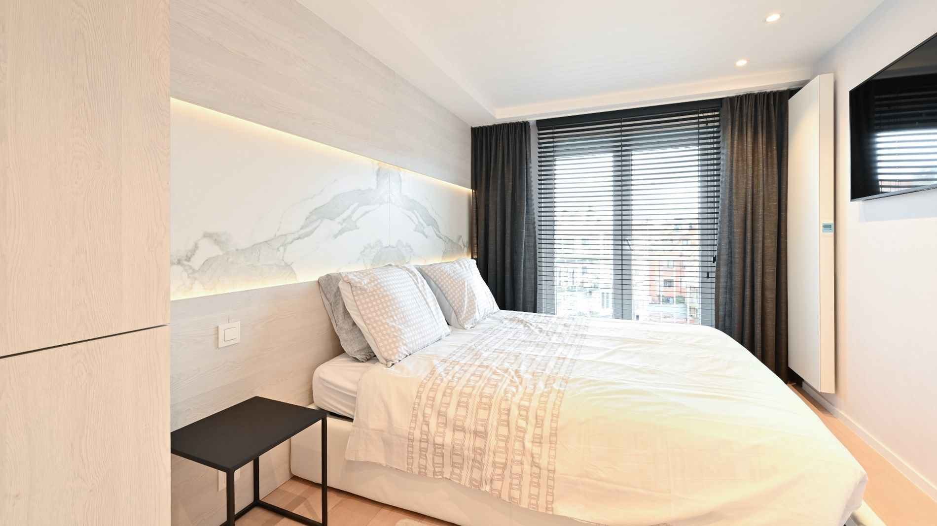 Luxueus afgewerkt appartement, zeer centraal gelegen aan de zonnekant van de Lippenslaan. foto 17