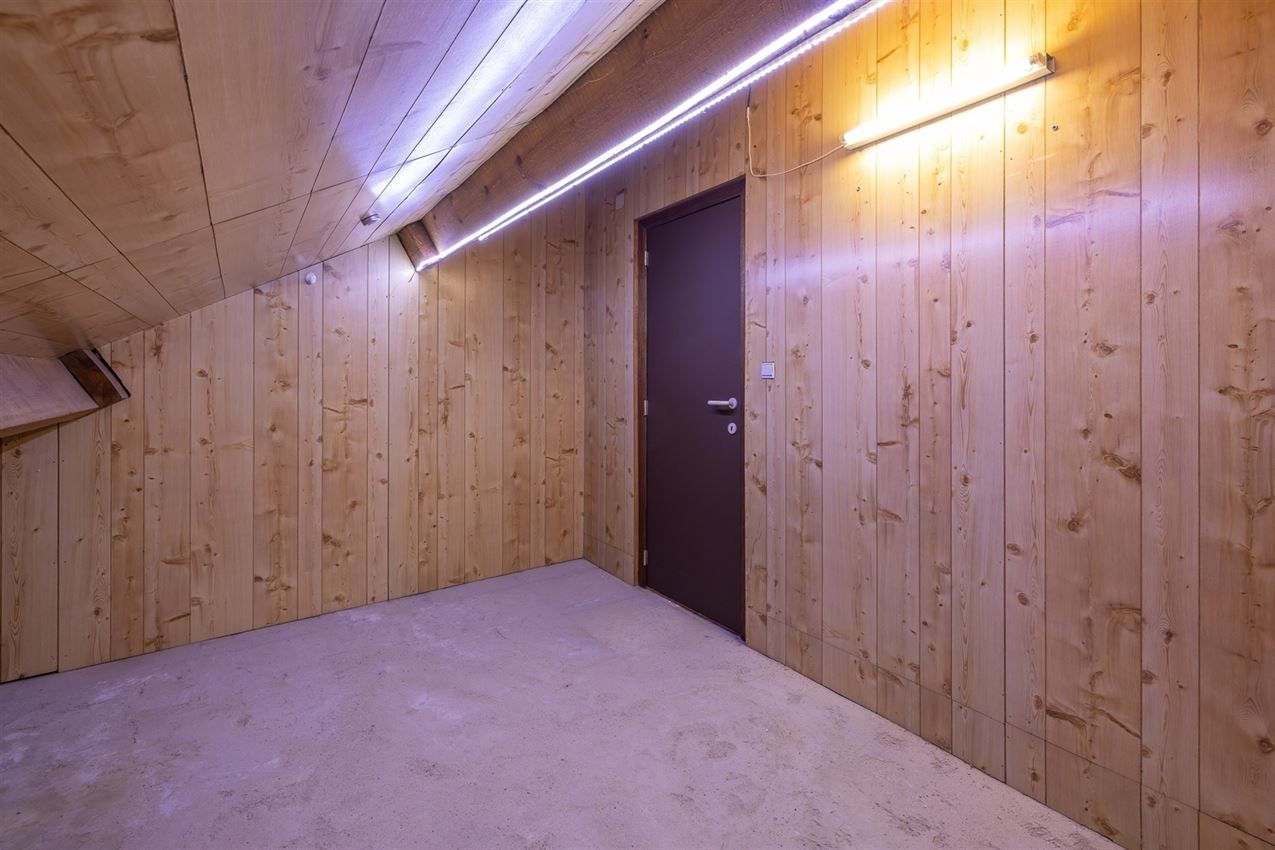 Ruim huis met praktijkruimte en 4 slaapkamers foto 30