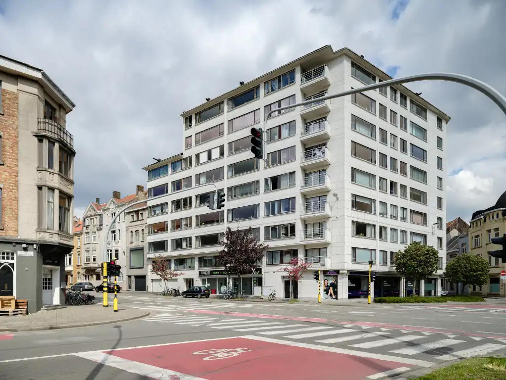 Ruim en lichtrijk 3 slpk appartement met terras nabij het station Gent-Sint-Pieters foto 14