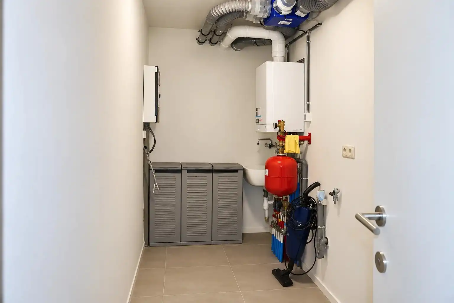Prachtig en recent gelijkvloers appartement met 2 slaapkamers en ruim terras in Eksel! foto 15