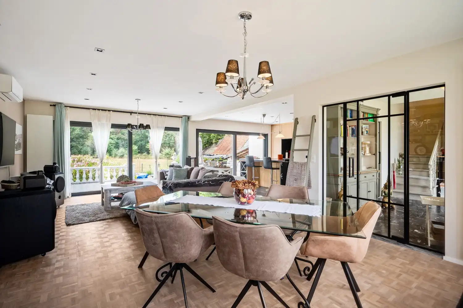 Prachtig gerenoveerde woning met zicht op de velden op een perceel van 1.187 m² foto 9