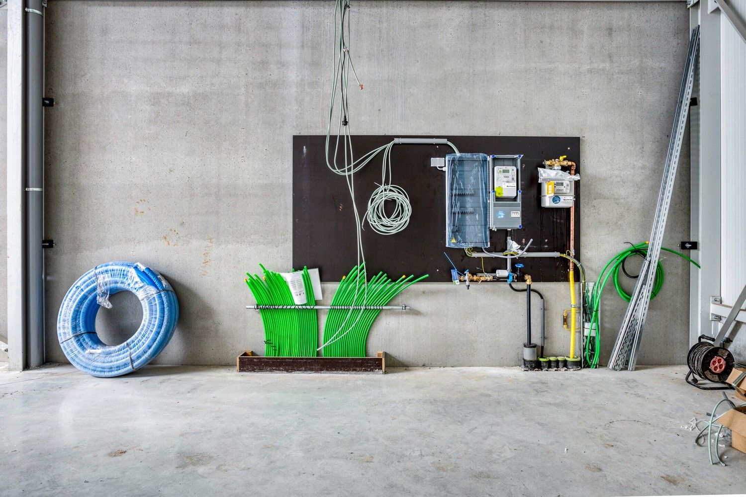 Industrieel-magazijn-logistiek te huur foto 7