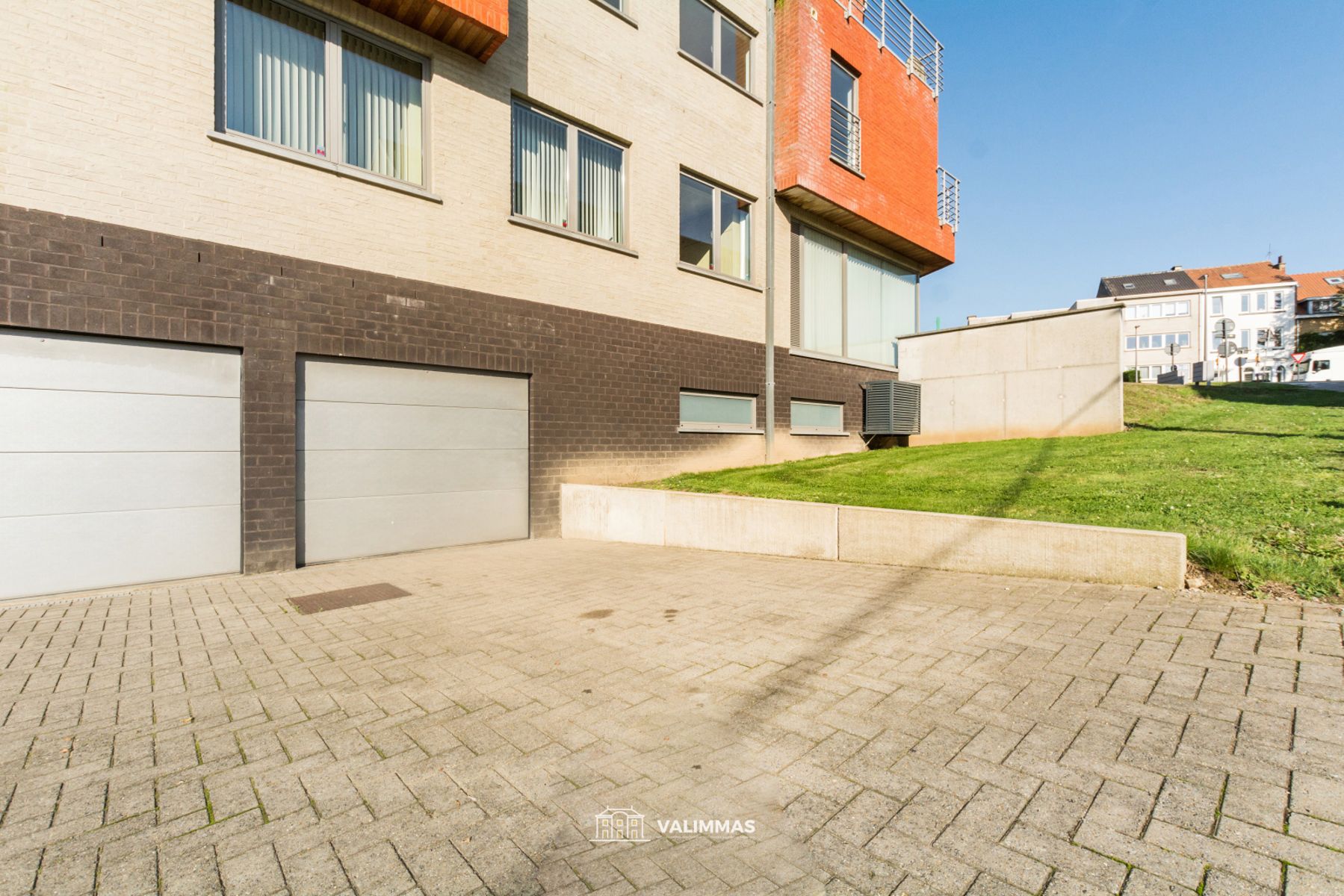 Een recent & instapklaar appartement met terras & garage foto 11