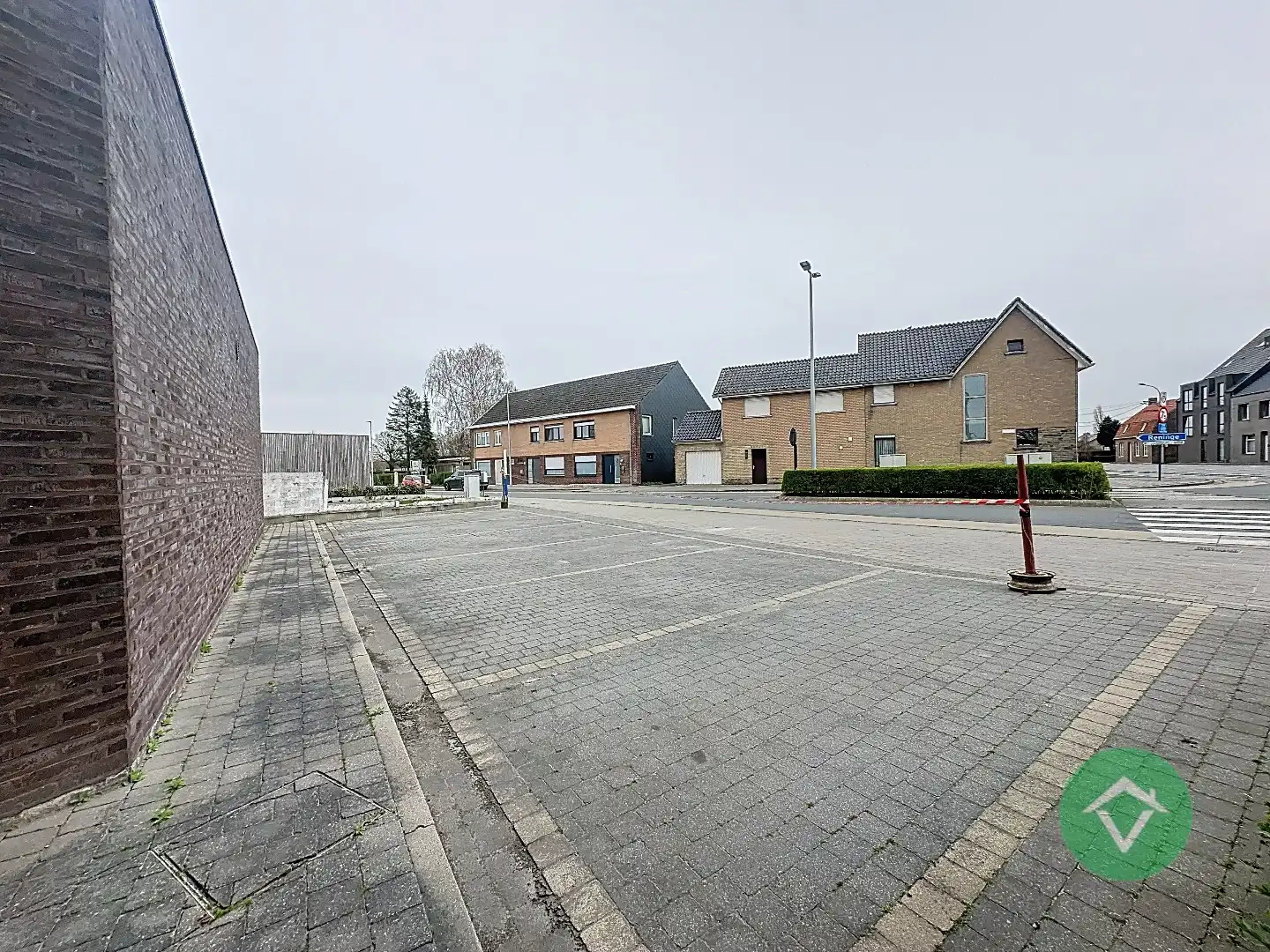 Commerciële toplocatie in Vleteren met burelen, vergaderruimtes en parking foto 24