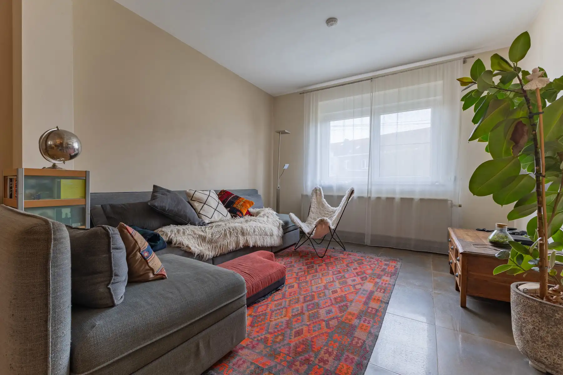 Goed gelegen woning met ruime loods foto 5