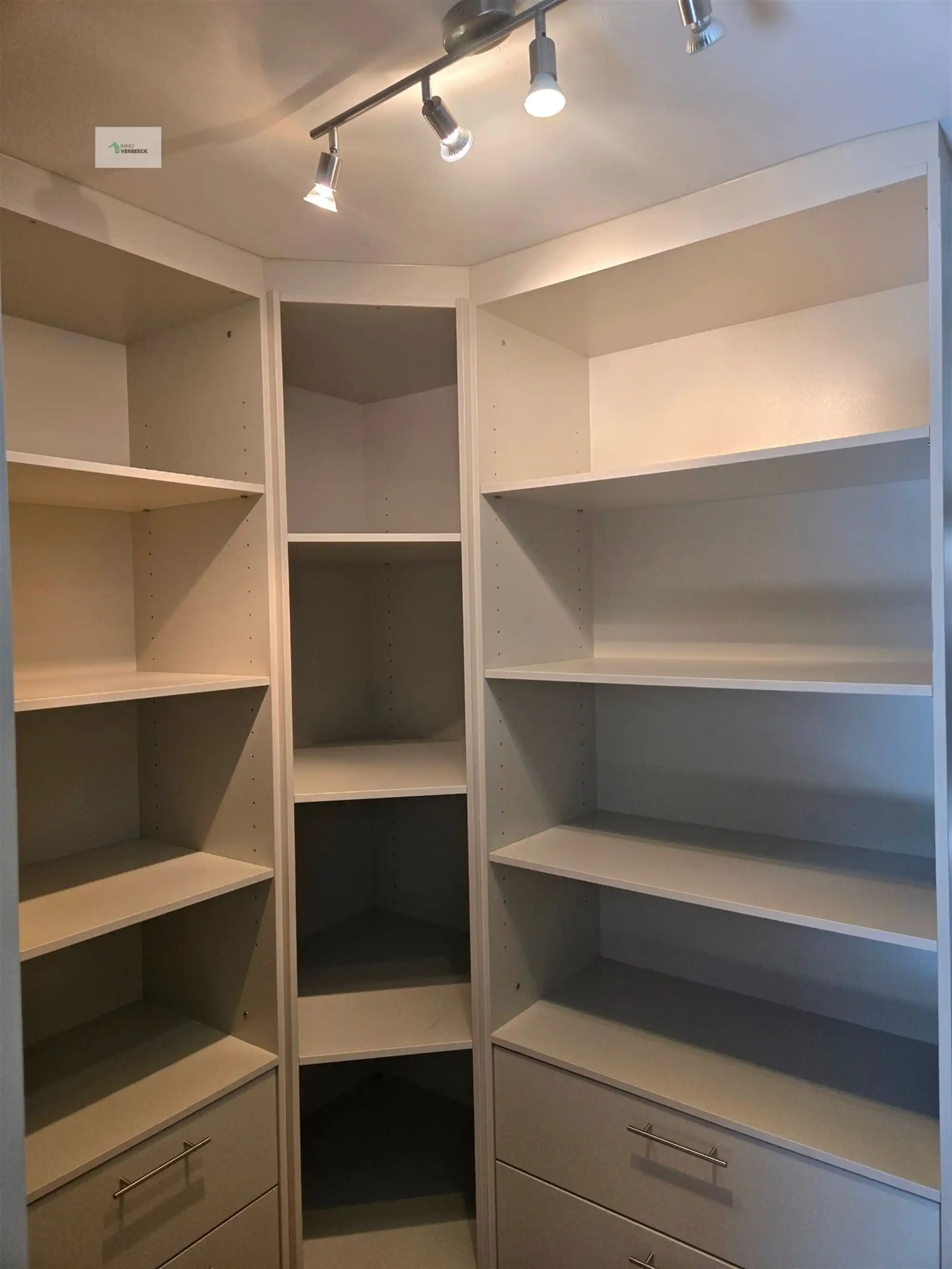 Ruime Woning met 3 Slaapkamers in Bale foto 44