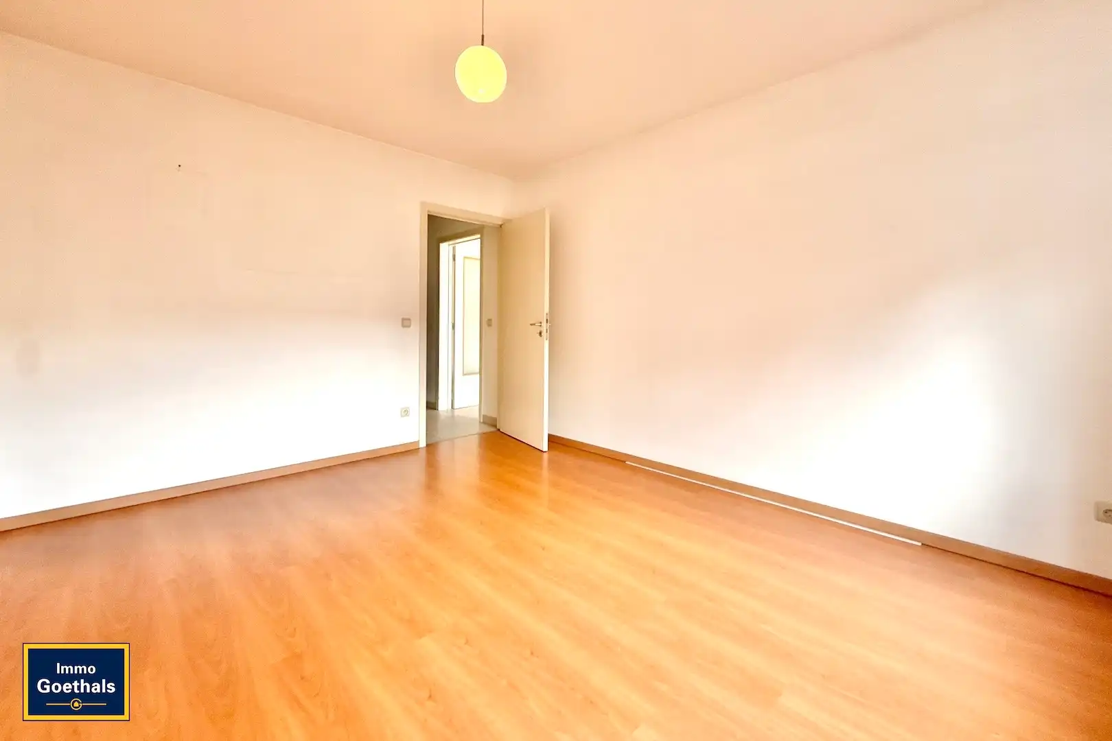 Appartement aan de markt met terras en garage. Rustig en groen zicht. foto 9