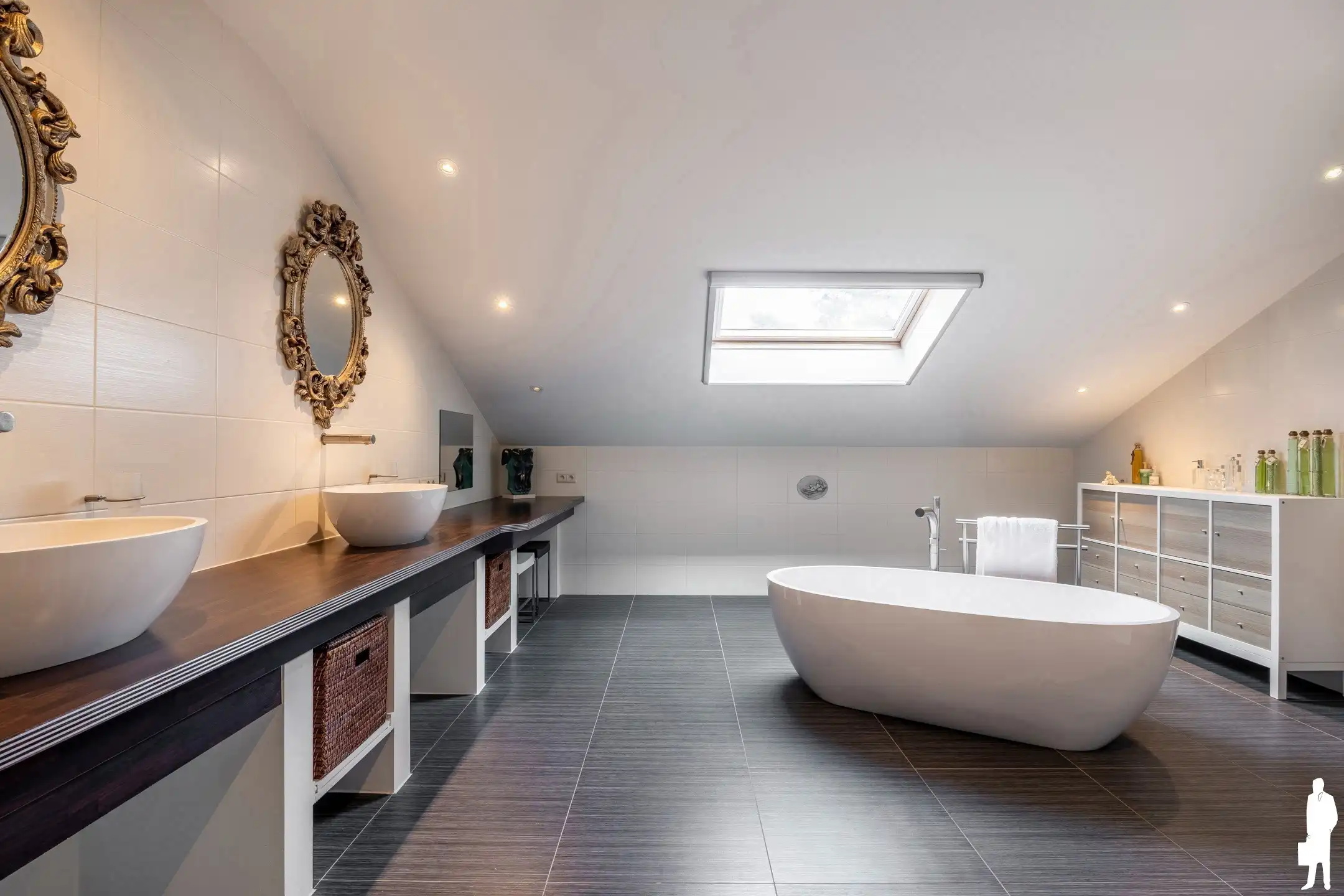 Riante villa (maar liefst 454m² woonopp.) vlakbij Nederland foto 13