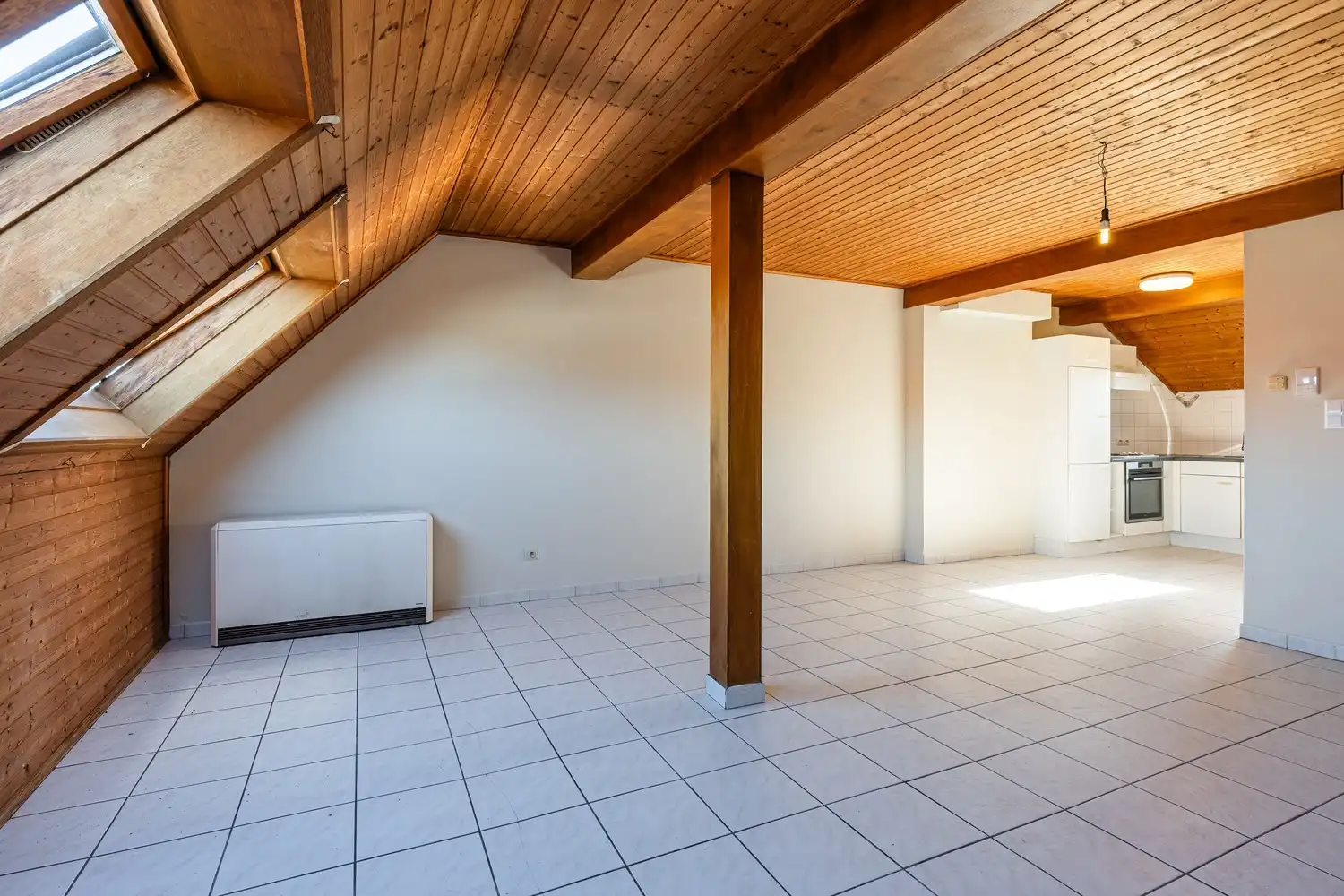Instapklaar goed gelegen duplexappartement in centrum Eeklo foto 13