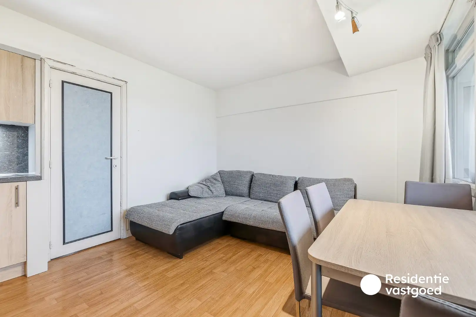 Gemeubeld éénslaapkamerappartement met terras in Park Atlantis te De Haan foto 2