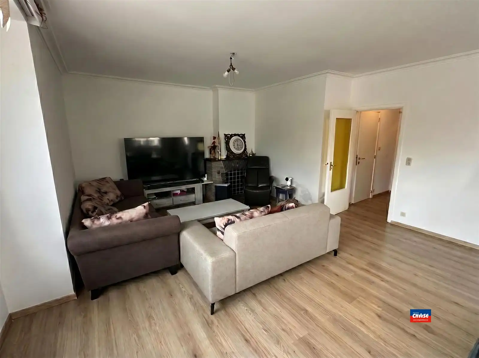 Appartement met ruime woonkamer, mooie keuken en 2 slaks foto 8