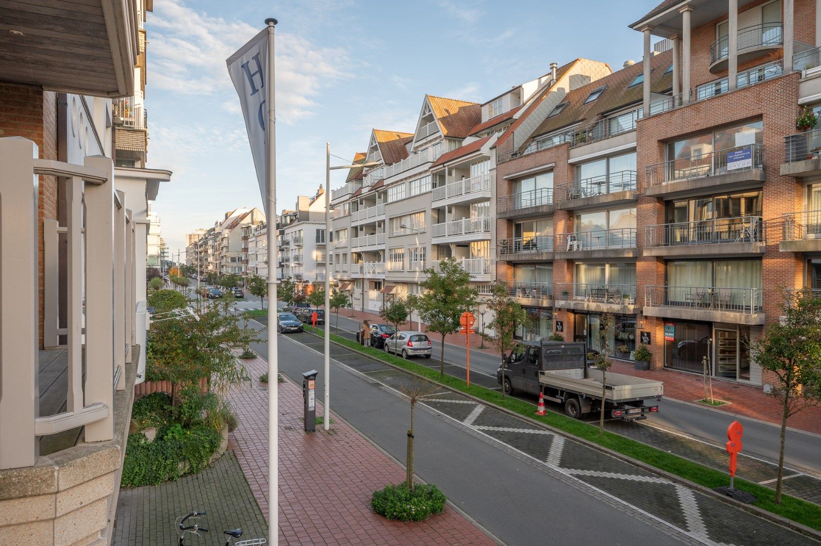 Ruim appartement met prachtig zonneterras gelegen vlakbij de Dumortierlaan en het strand. foto 6