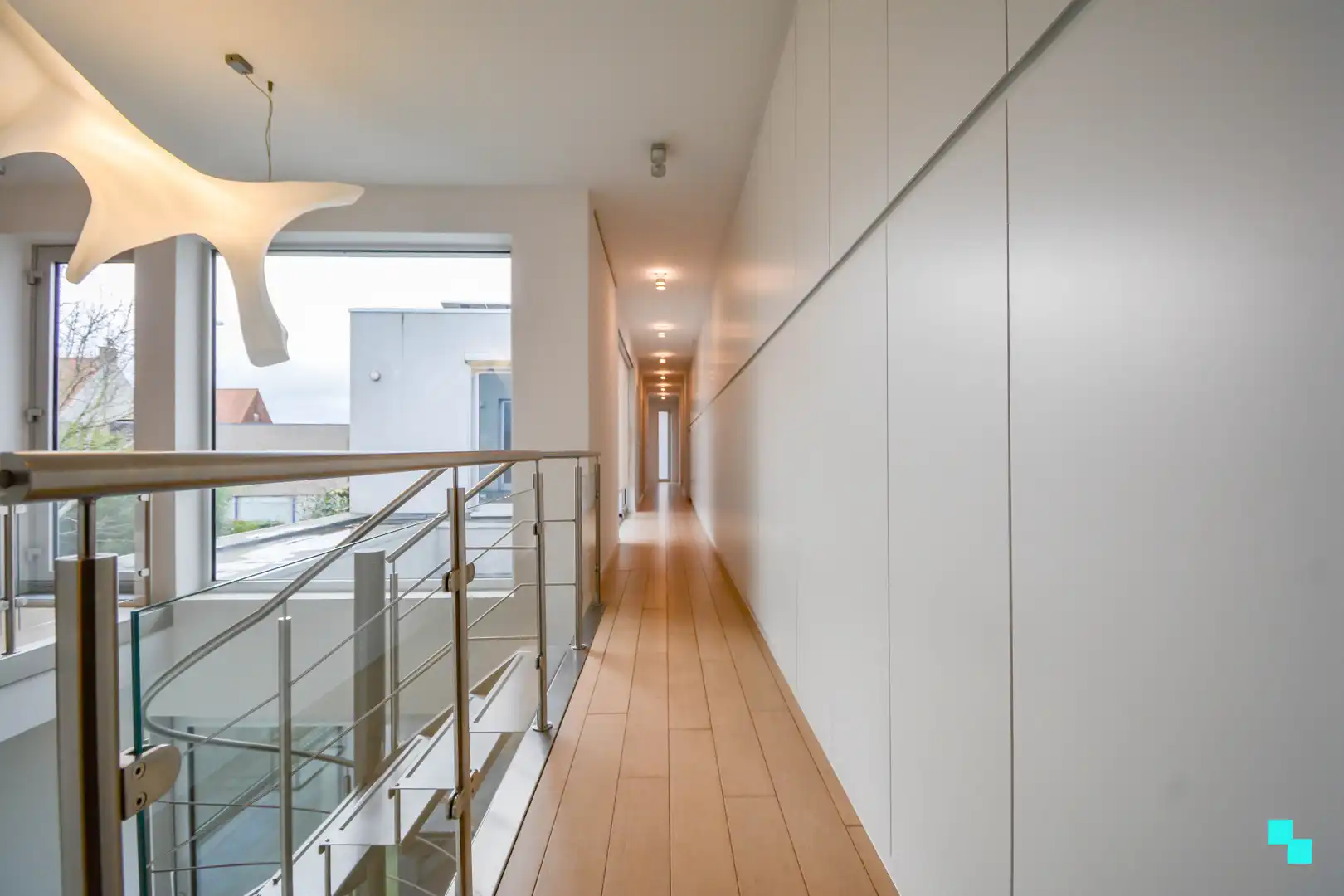 Bijzonder lichtrijke, moderne woning met zwembad te Izegem foto 17