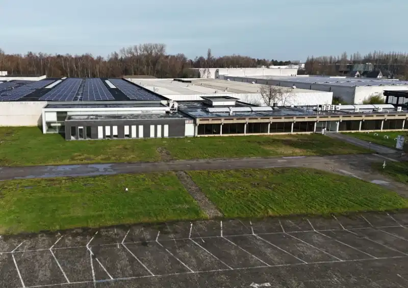 Magazijn met kantoren te huur foto 9