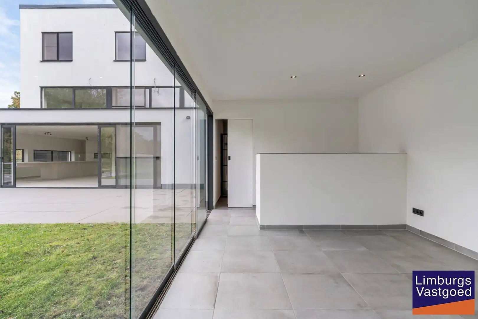 Exclusieve woning met praktijkruimte en zicht op weilanden foto 13