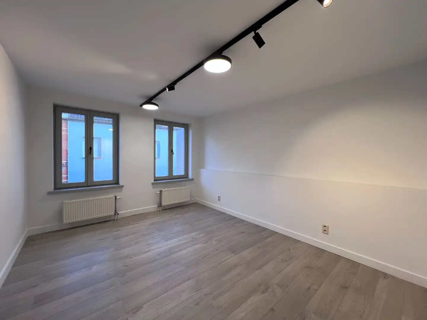 Ruime en lichtrijke woning met tuin te huur in Zomergem foto 18