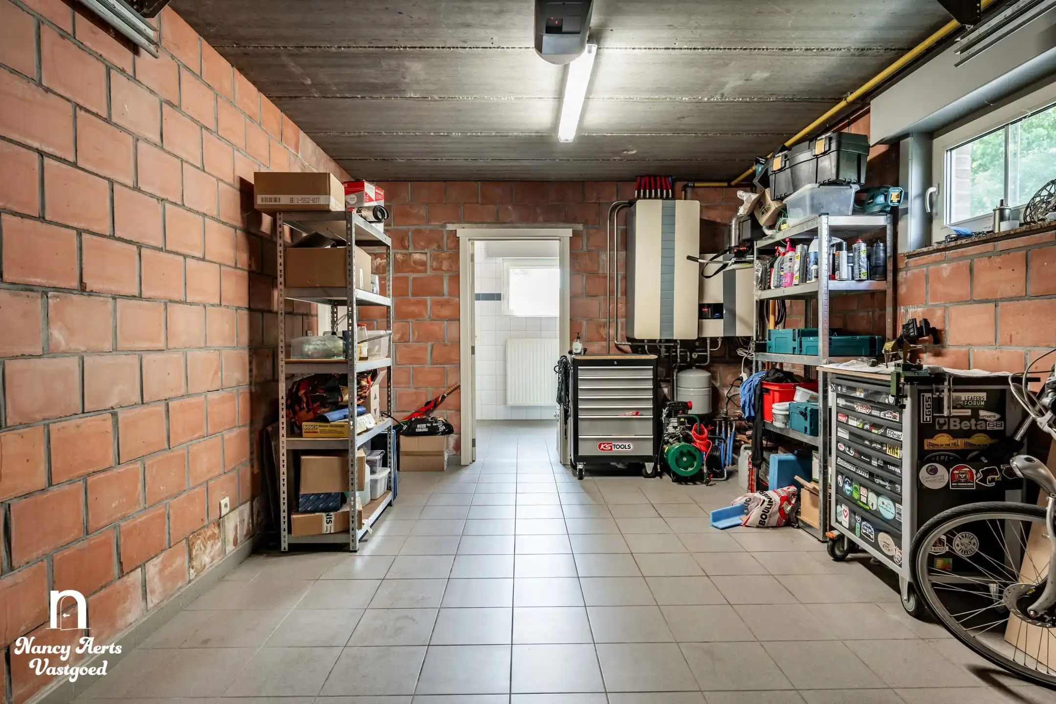 Ruime instapklare woning met prachtige tuin en 4 slaapkamers foto 30
