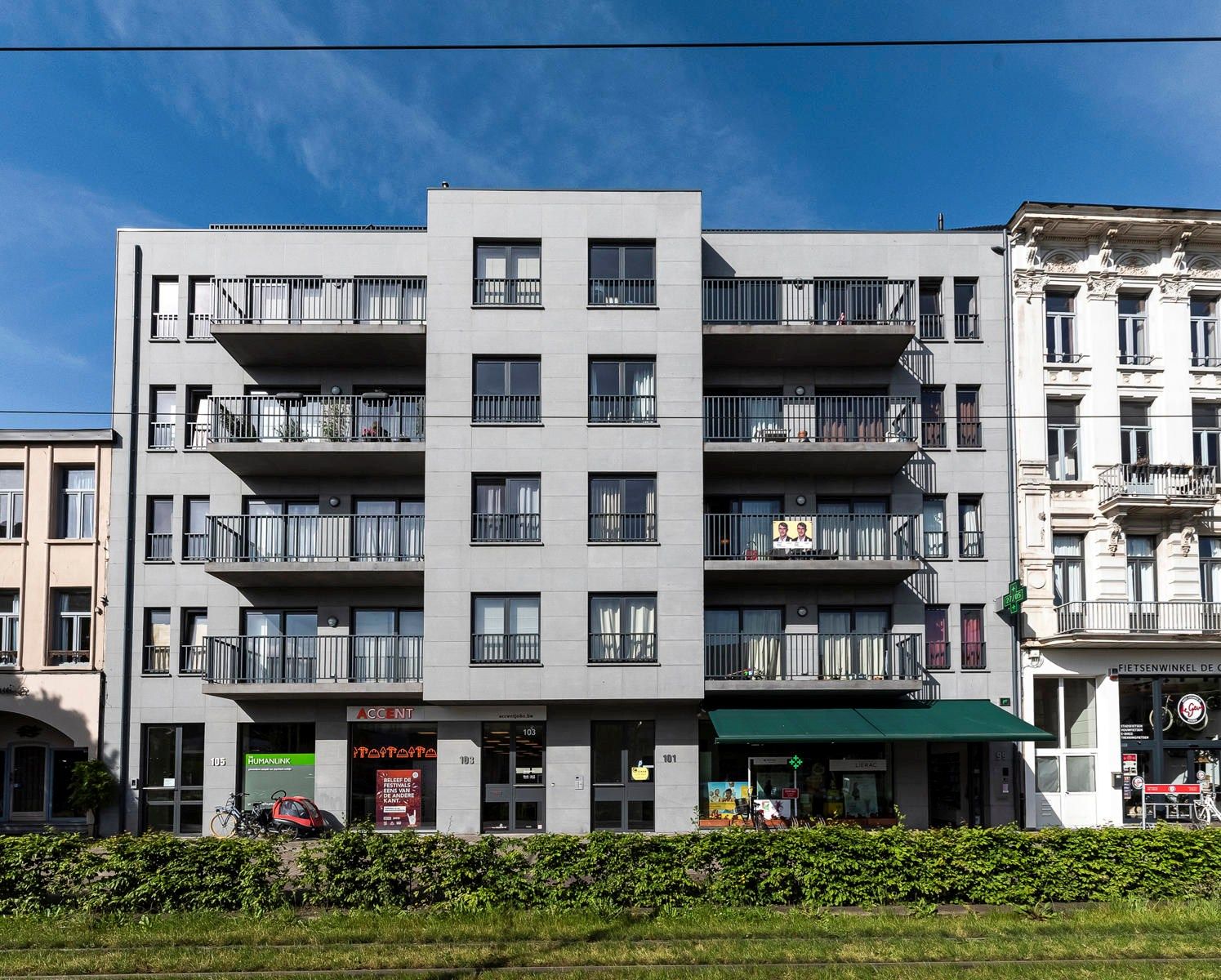 Prachtig nieuwbouwappartement met twee slk,  2 terrassen en autostaanplaats  foto {{pictureIndex}}