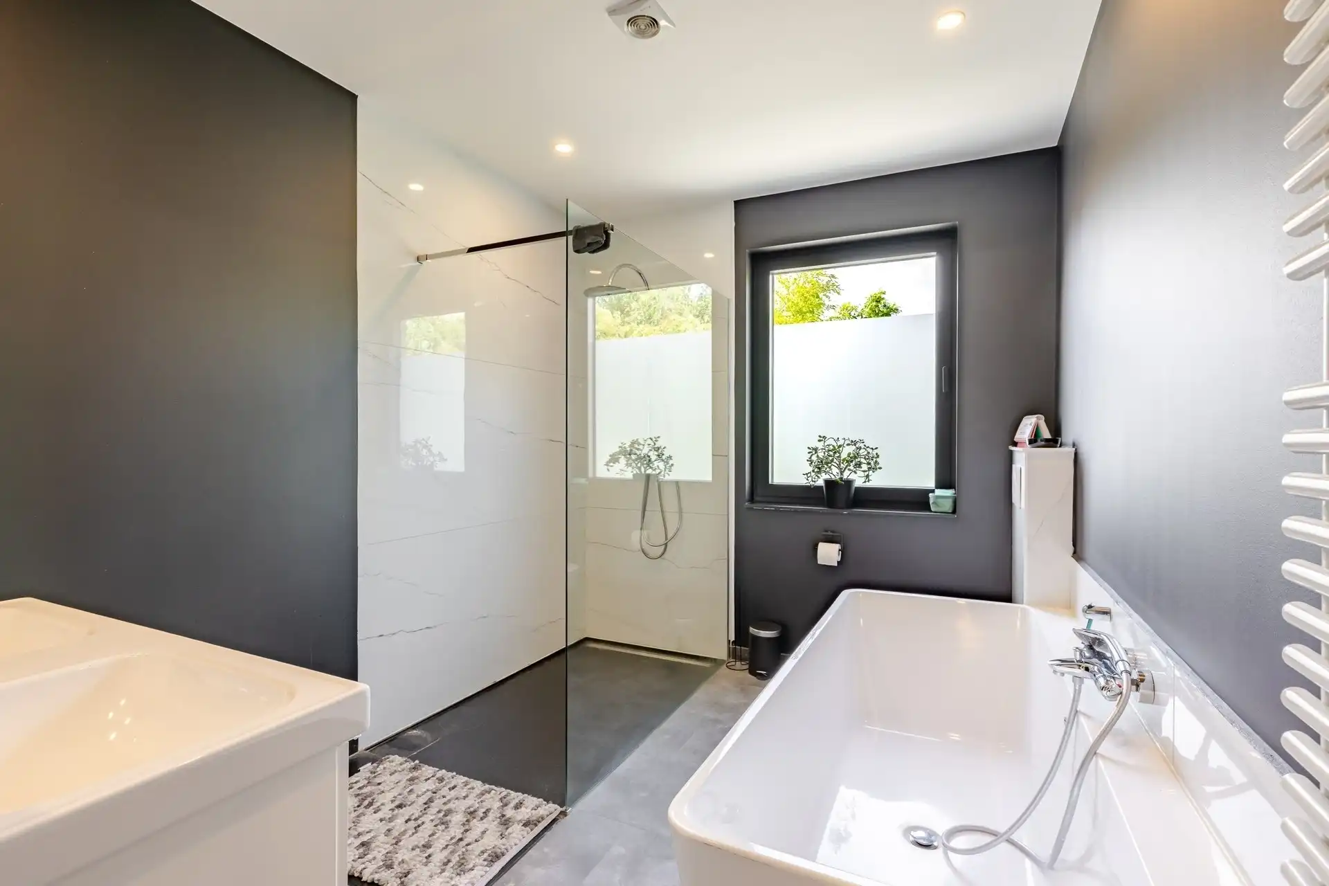Instapklare woning met 3 ruime slaapkamers! foto 21