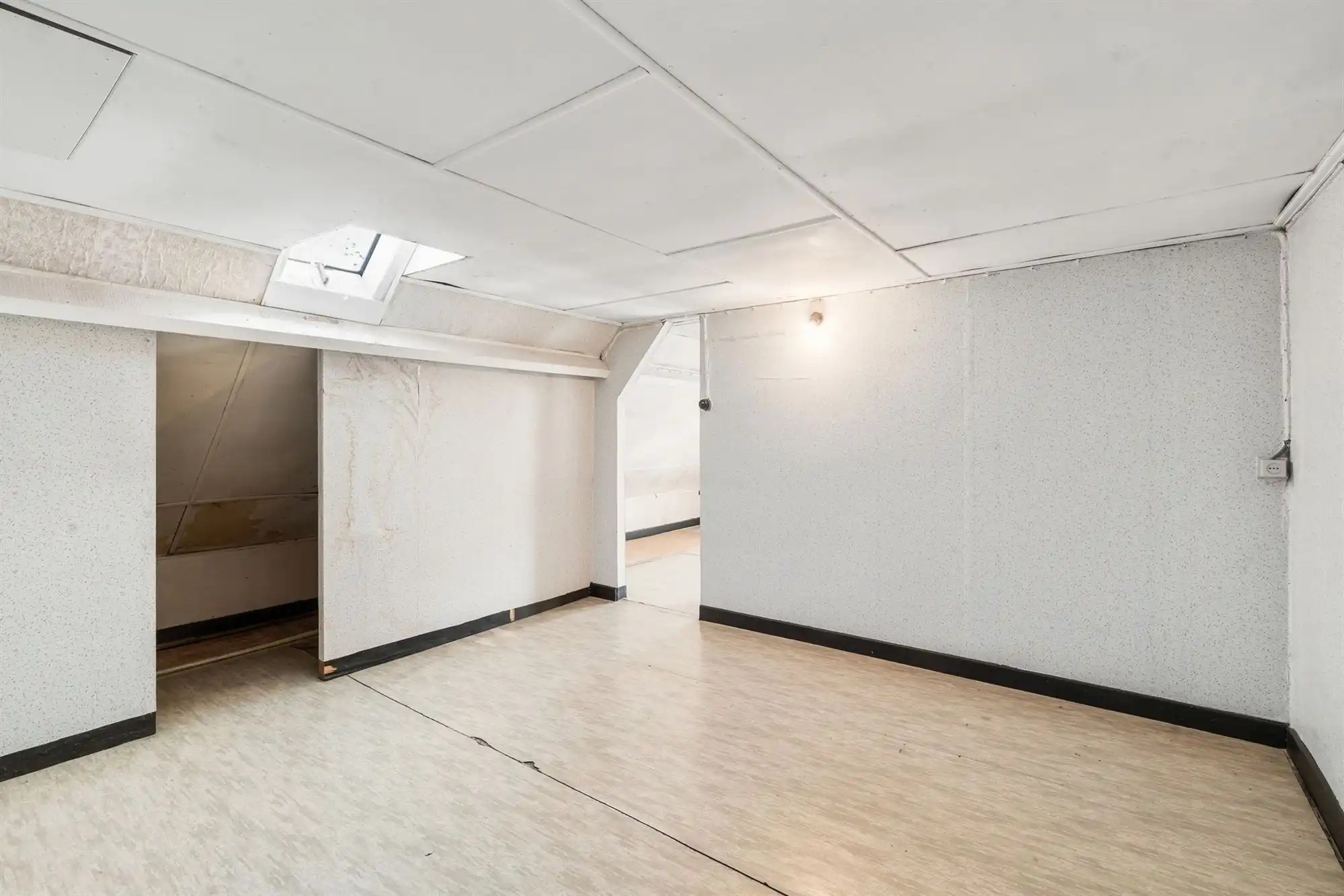 Woning met verrassend grote tuin, te renoveren foto 14