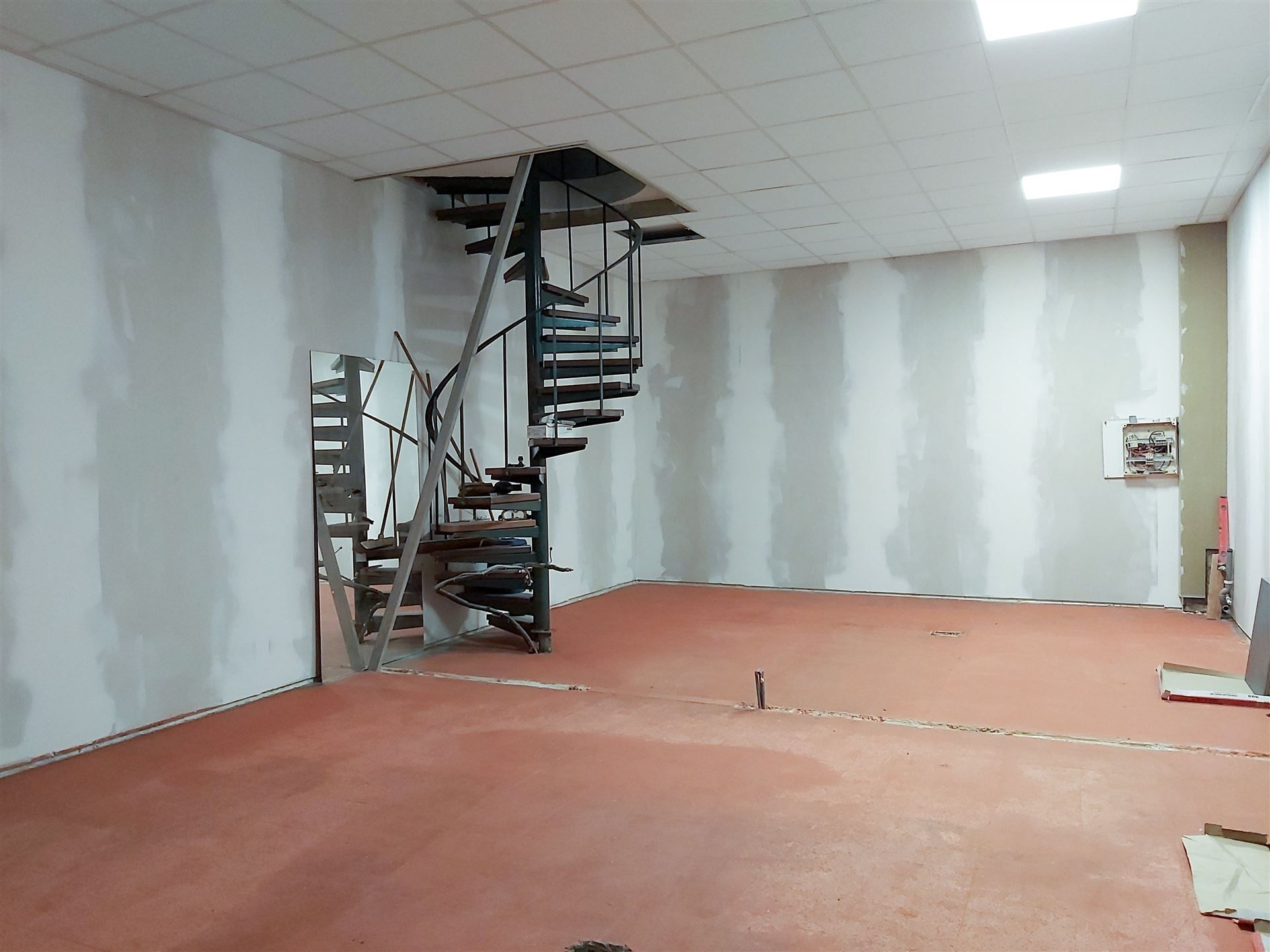  2 aaangrenzende winkelruimtes in Maasland Shopping Maasmechelen! foto 2