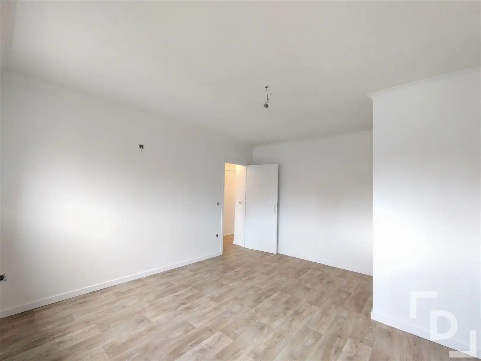 Gerenoveerd appartement in centrum Ieper foto 8