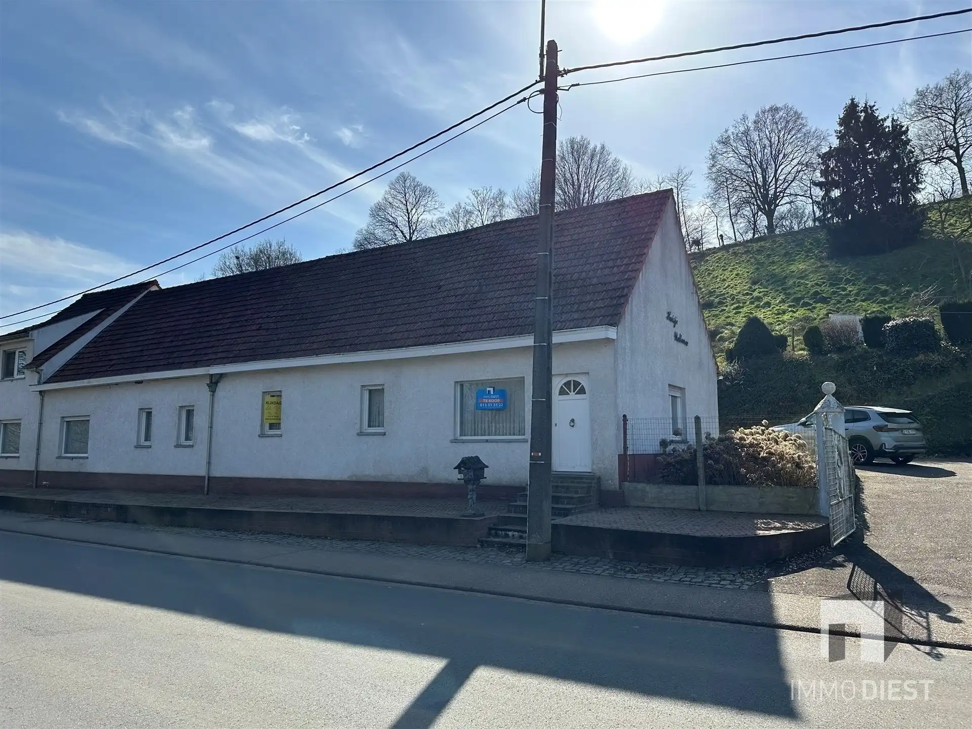 Woning met grote garage en stalling foto 6