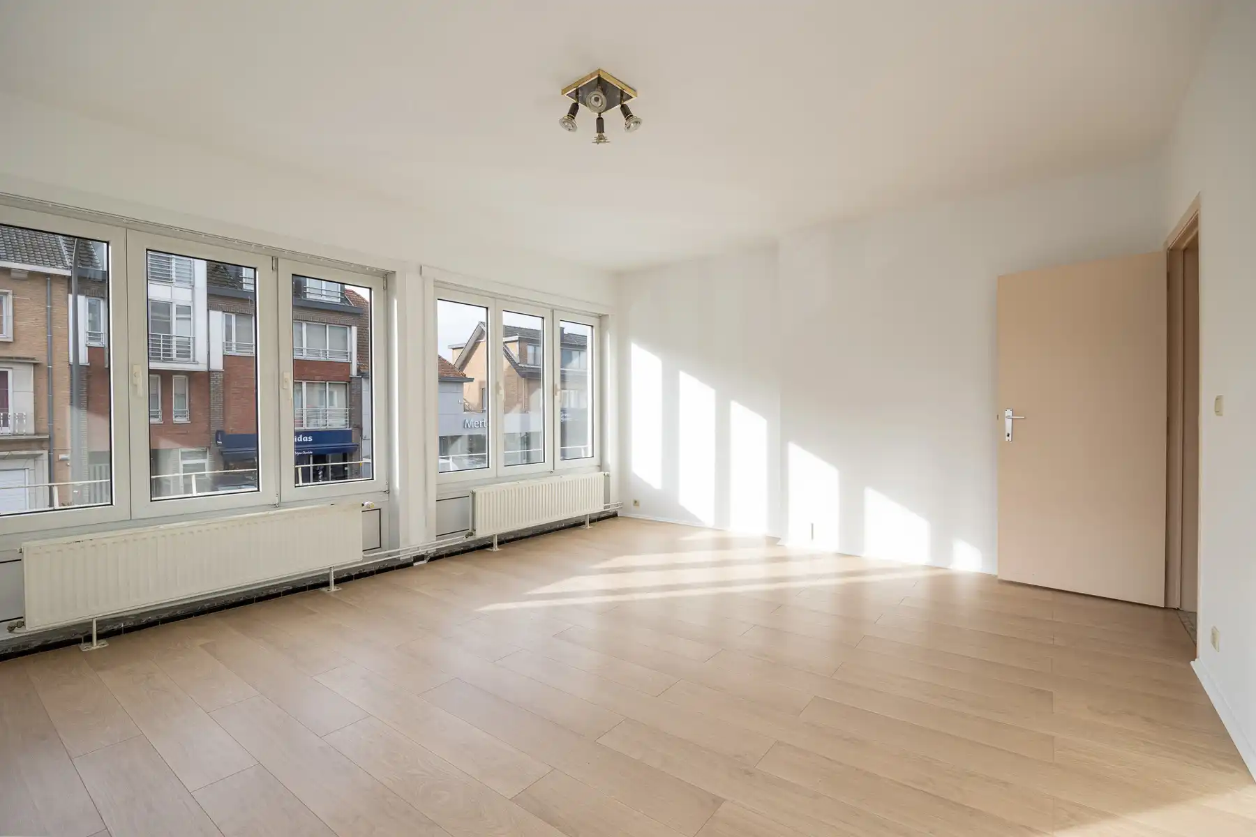 Appartement met 2 slaapkamers, terras en parkeergelegenheid foto 2