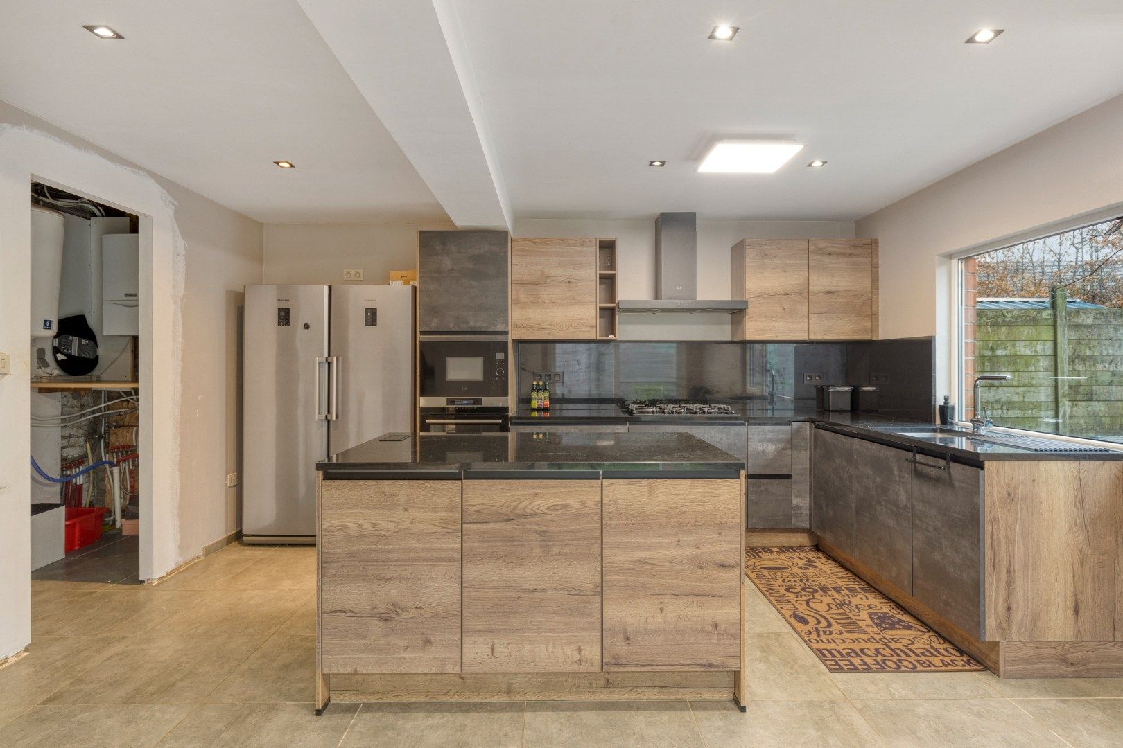 Ruime woning met 4 slaapkamers, garage en tuin in een leuke buurt! foto 7