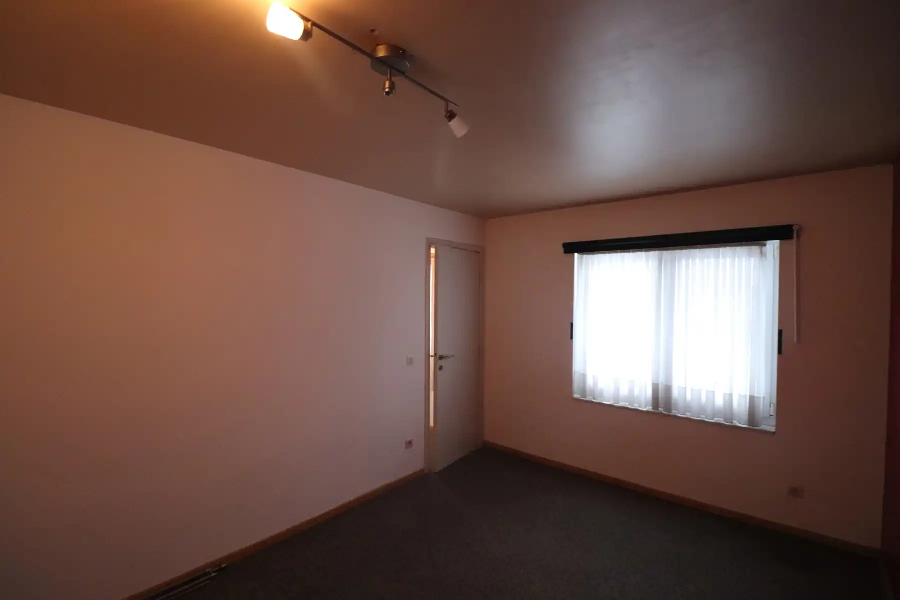 Een appartement op de 1ste verdieping met 3 slaapkamers en garage vlakbij het centrum van Beerse. foto 12