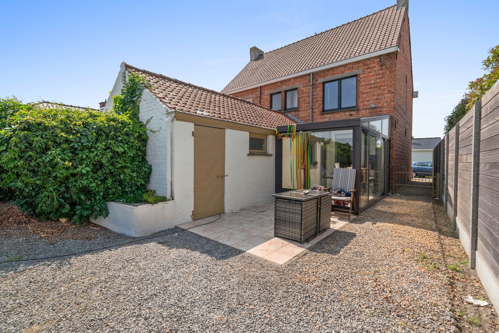 Halfopen woning met tuin in het centrum van Nevele! foto 4