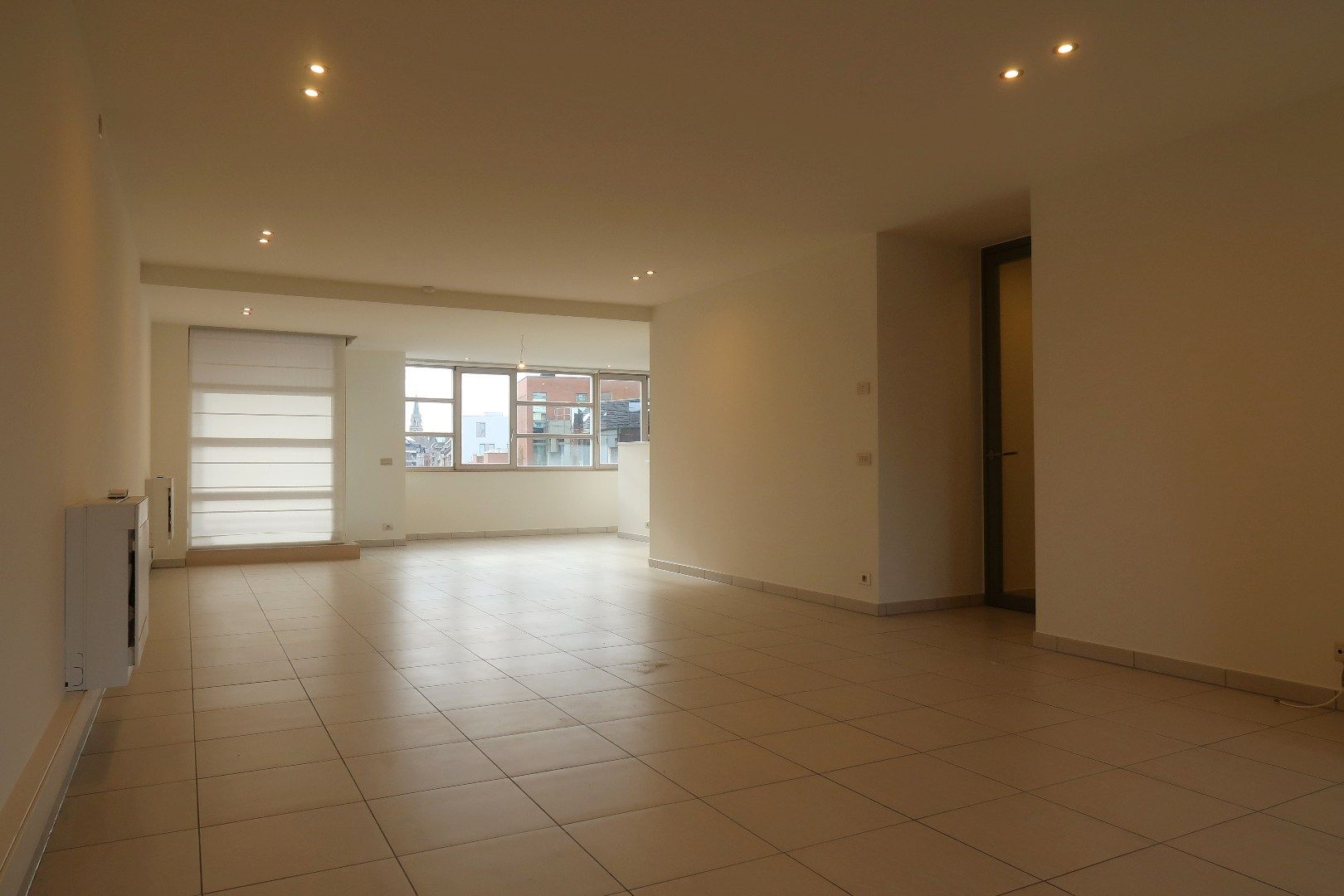 Ruim instapklaar appartement met 2 slaapkamers en 3 terrassen nabij het centrum van Roeselare foto 5