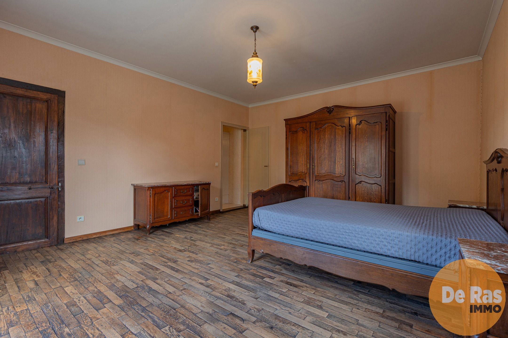 HERZELE - Degelijke 3-gevelwoning met tuin foto 13